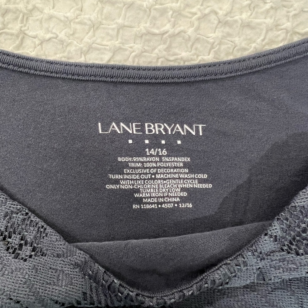 LANE BRYANT women’s Gray Floral Crochet collar Size 14/16 Casual Wear - Picture 2 of 8